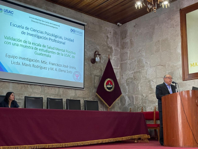 MSc. Francisco Ureta durante la presentación de la ponencia “Validación de la Escala de Salud Mental Positiva con una muestra de estudiantes de la USAC de Guatemala”