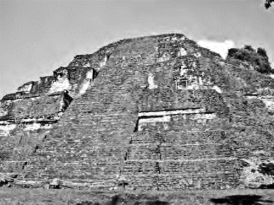 Pirámide Mundo Perdido, Tikal